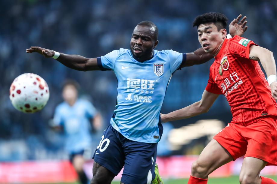 [图]马莱莱助攻阿奇姆彭建功 大连英博1-0上海海港